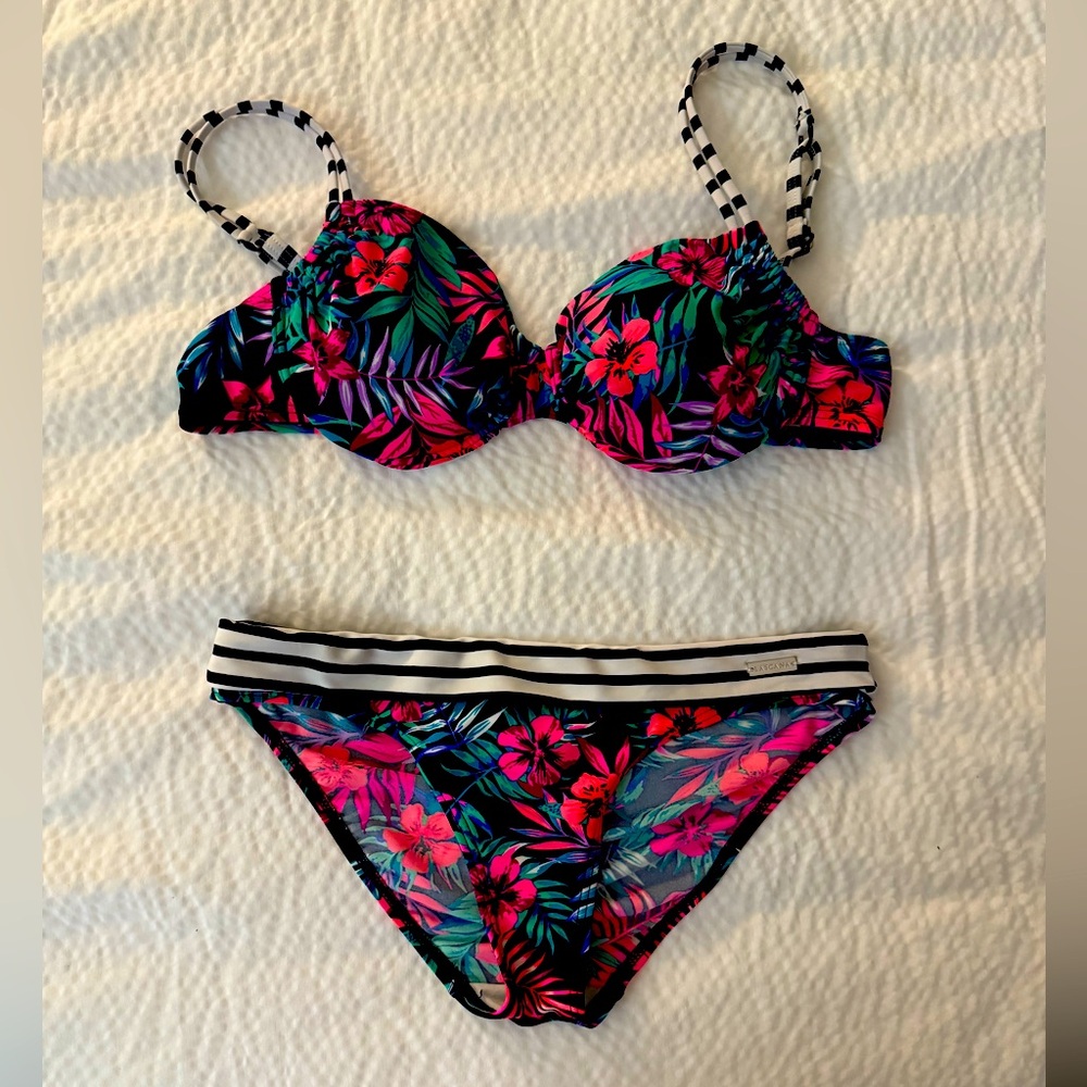 LASCANA Excellent Condition Tropical Floral Bikini set: 4 bottom; 32 D top.